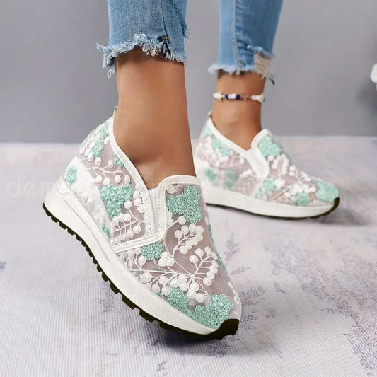 Zapatillas Ultra-Transpirables La solución definitiva para pies frescos en clima cálido. Material ultra-transpirable que mantiene tus pies secos todo el día.